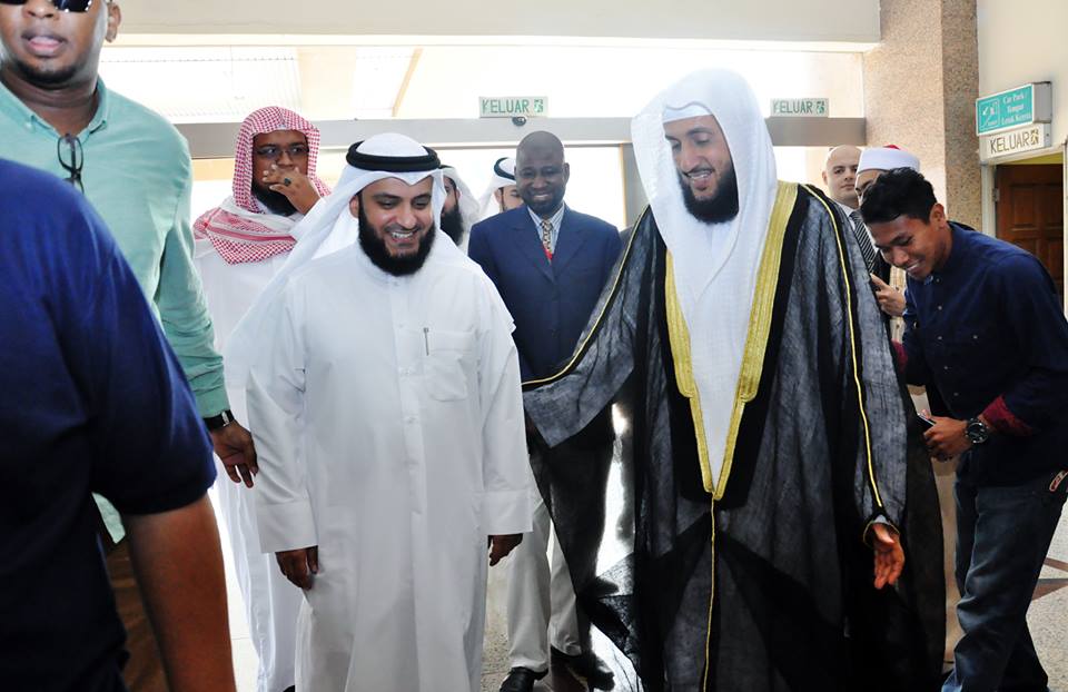 جامعة المدينة العالمية بماليزيا تتشرف بزيارة القارئ والمنشد الإسلامي فضيلة الشيخ مشاري بن راشد العفاسي