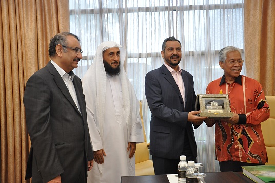 Pertemuan Khas Kepimpinan Tertinggi Universiti Antarabangsa Al-Madinah (MEDIU) Bersama Menteri Pendidikan Tinggi Malaysia