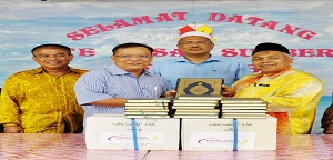 توزيع 50 نسخة من القرآن الكريم إلى مقر مدرسة موريب الأساسية بولاية سيلانجور توزيع 50 نسخة من القرآن الكريم إلى مقر مدرسة موريب الأساسية بولاية سيلانجور