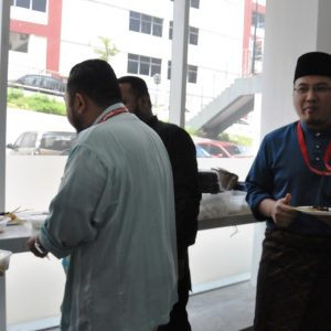 اجتماع موظفي جامعة المدينة العالمية للاحتفاء بعيد الفطر 2018م