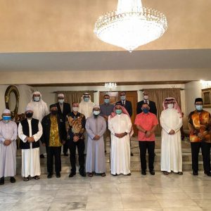 حضور  الرئيس التنفيذي لجامعة المدينة العالمية حفل عشاء أقامه سفير خادم الحرمين الشريفين