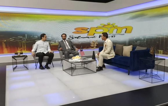 Saluran TV Malaysia (TV1) menjadi hos kepada Ketua Pegawai Eksekutif Al-Madinah International University, Dr. Abdullah Saad A. Alarefi