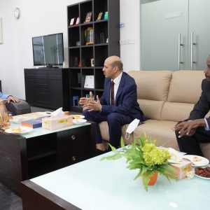 عنوان: سعادة الدكتور عبد الله العريفي يلتقي قائد المدارس السعودية في كوالالمبور